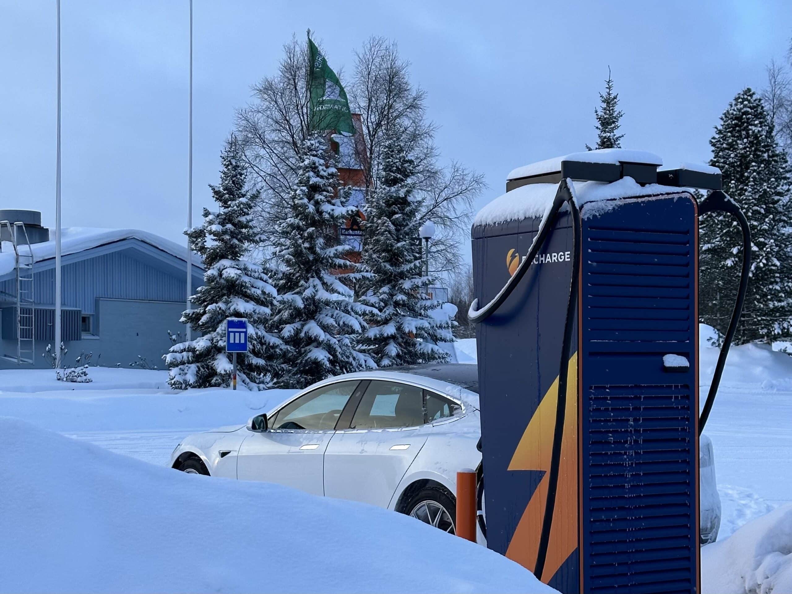 Sähköautojen latausverkostomme laajenee Kuusamoon – avasimme uuden suurteholatausaseman matkailu- ja kulttuurikeskus Karhuntassuun.